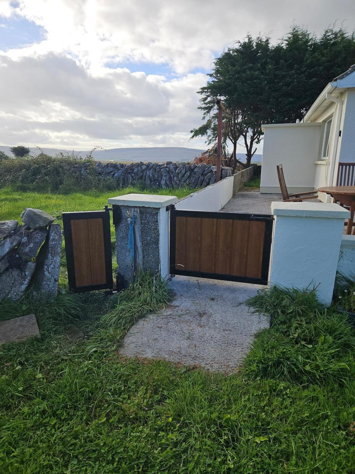 Three Bedroom Cosy Quiet Luxury In The Burren Wild Atlantic Way Ferienhaus